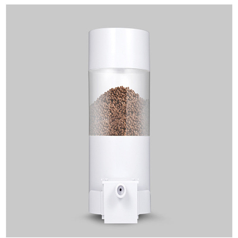 Automatic fish feeder